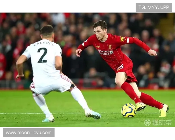 在高压防守下罗伯逊与阿诺德跑动路径出现分散趋势