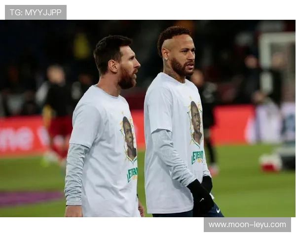 梅西与内马尔在进攻分布下出现偏向控球的结构转移