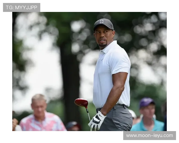 泰格·伍兹今天穿的球鞋，比我全家的鞋还贵，真是活生生的土豪范儿啊！