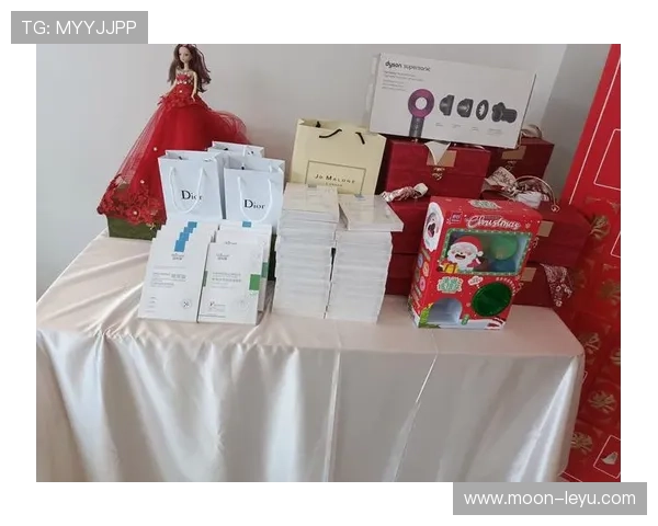 莱万昨天又花大手笔刷卡了，连私厨都预约不上了这生活也太奢了吧！