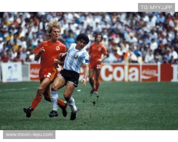 梅西与马拉多纳国家队表现：效率差异与比赛影响力结构